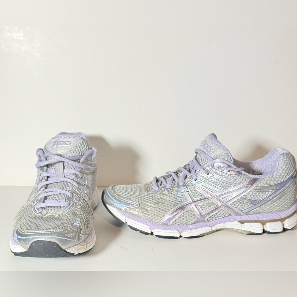 Asics Women's Athletic Shoes in Silver and Lavender Size 9.5